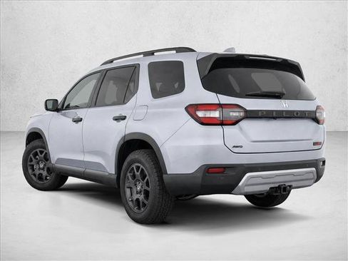 Used 2025 Honda Pilot TrailSport image 5