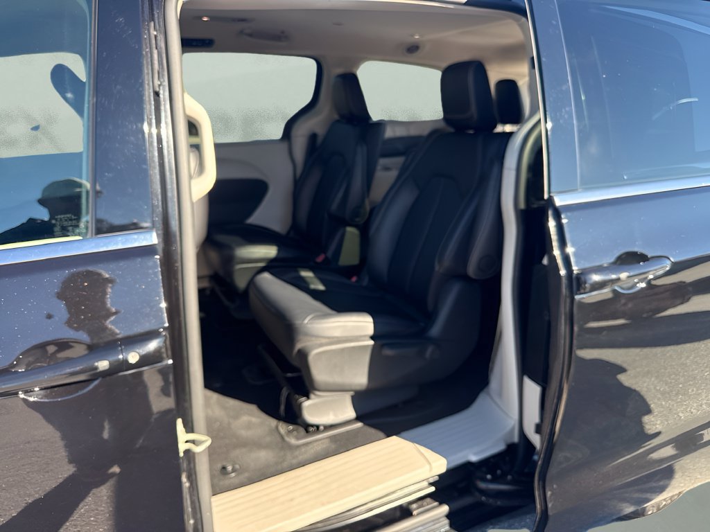 Used 2024 Chrysler Pacifica Limited FWD image 26