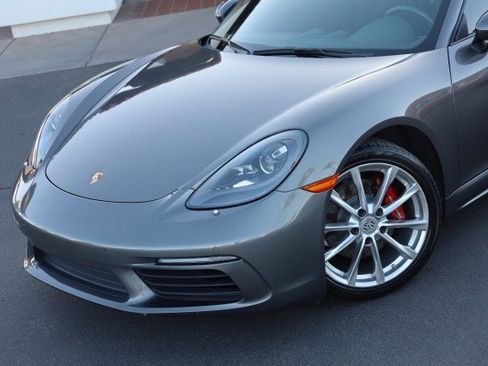 Used 2018 Porsche 718 Cayman RWD image 6