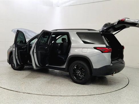 Used 2023 Chevrolet Traverse LT w/ Midnight/Sport Edition image 11