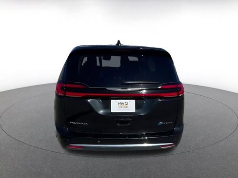 Used 2023 Chrysler Pacifica Touring-L image 12