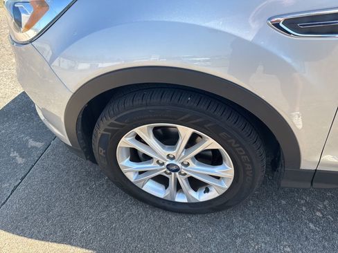 Used 2019 Ford Escape SEL image 16