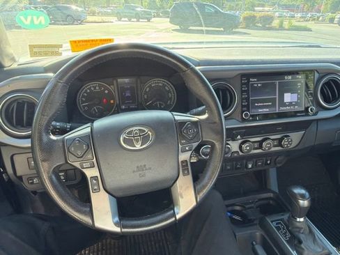 Used 2020 Toyota Tacoma TRD Off-Road w/ Technology Package AWD/4WD image 16