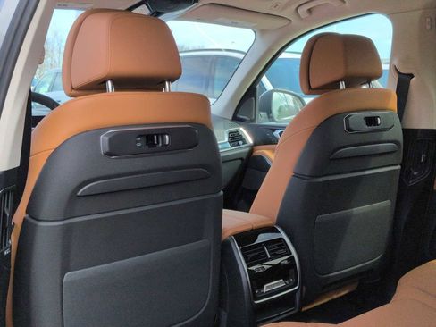 New 2026 BMW X7 xDrive40i w/ Premium Package AWD/4WD image 19