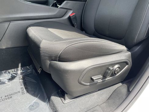 Used 2023 Jeep Grand Cherokee Laredo w/ Luxury Tech Group I AWD/4WD image 9