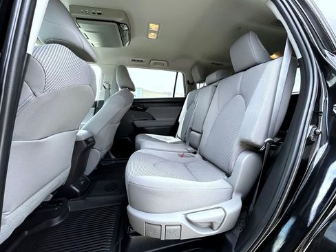 Used 2023 Toyota Highlander LE image 21