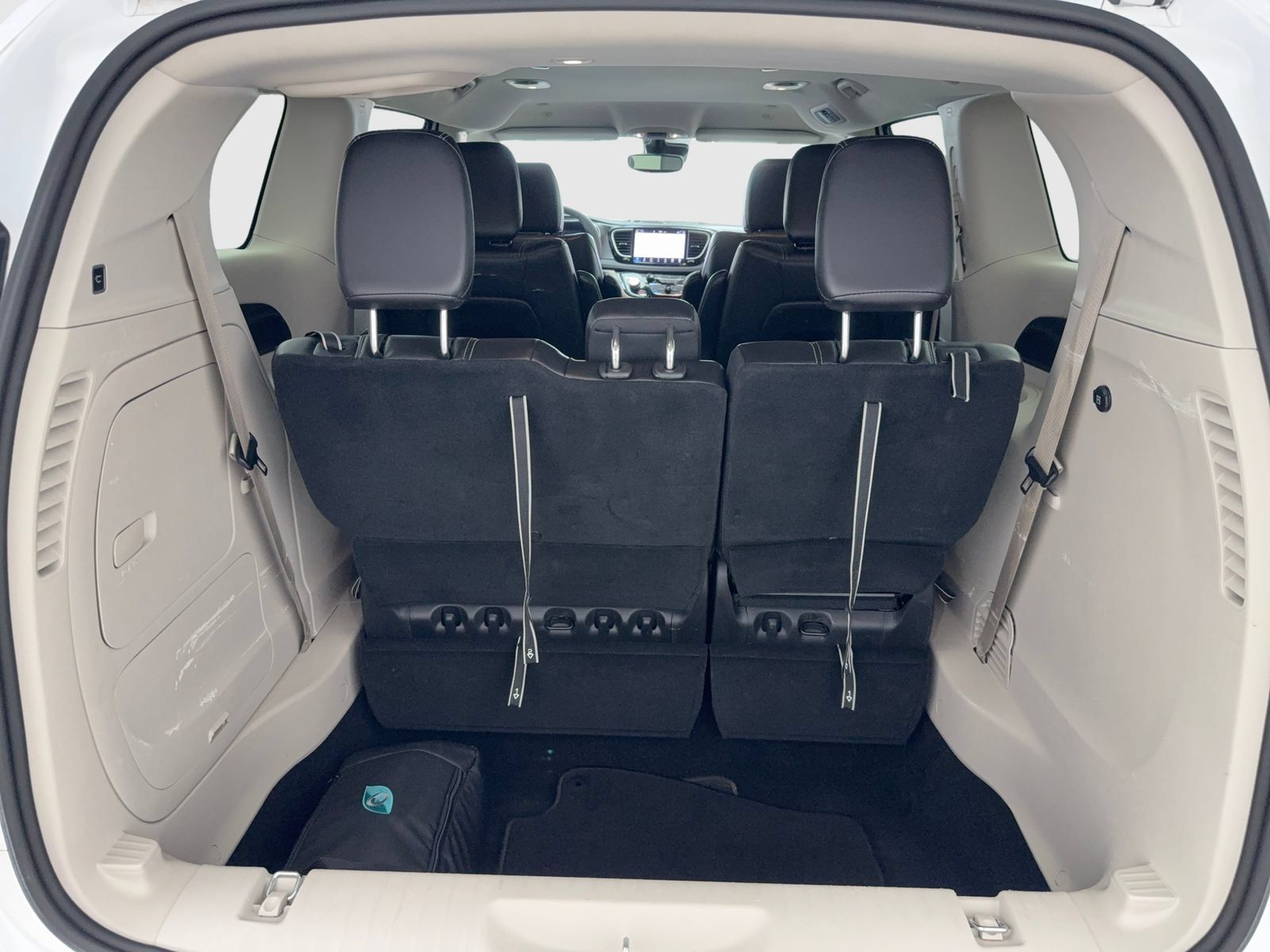 Used 2024 Chrysler Pacifica Limited FWD image 44