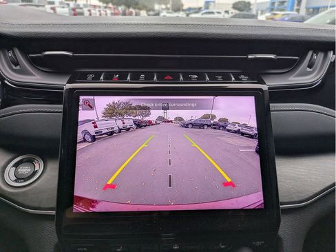 Used 2024 Jeep Grand Cherokee Limited w/ Black Appearance Package image 17