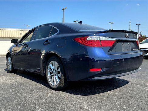 Used 2015 Lexus ES 300h w/ Premium Package w/Bamboo Trim FWD image 4