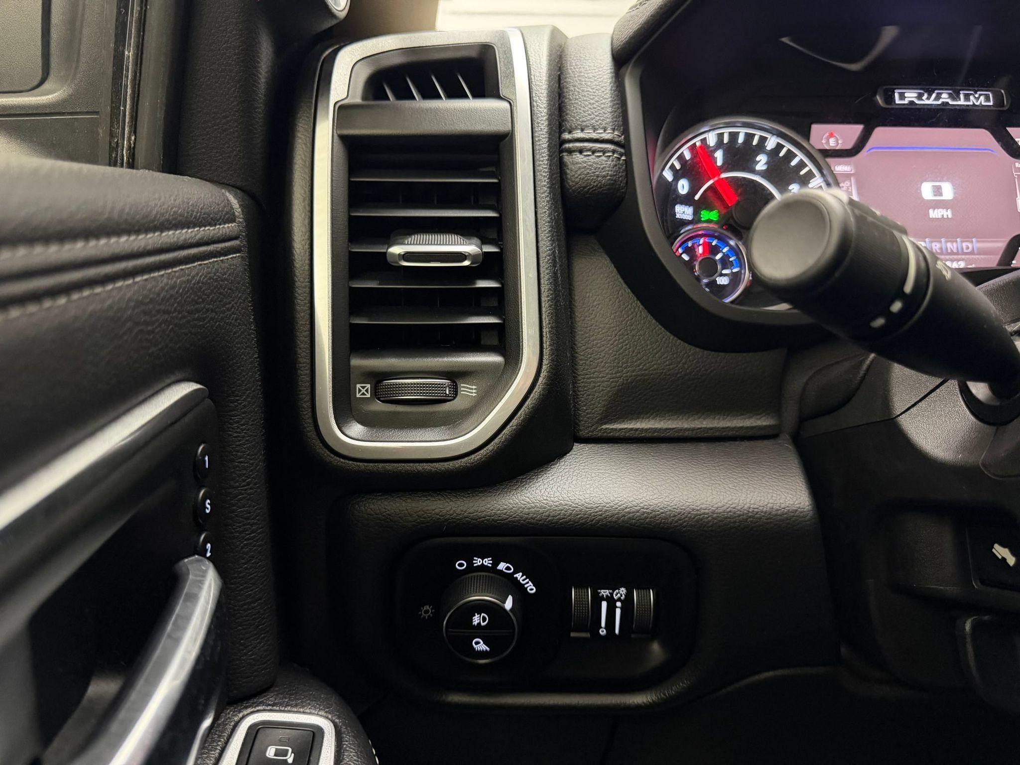 Used 2020 RAM 2500 Laramie AWD/4WD image 35