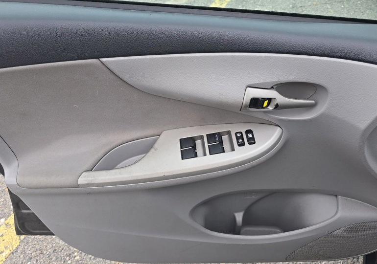 Used 2012 Toyota Corolla LE FWD image 6