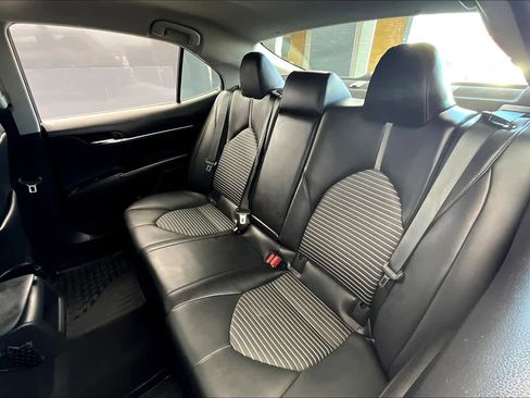 Used 2020 Toyota Camry SE FWD image 19