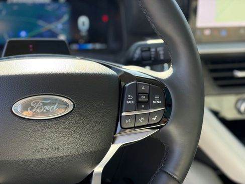 Used 2025 Ford Explorer Platinum w/ Ultimate Package image 18