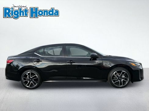 Used 2025 Nissan Sentra SR FWD image 8