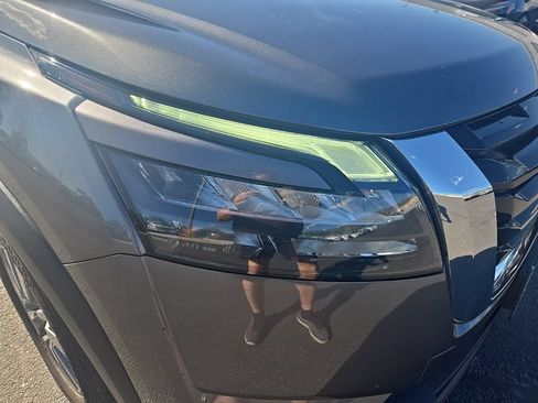 Used 2025 Nissan Pathfinder SV AWD/4WD image 30