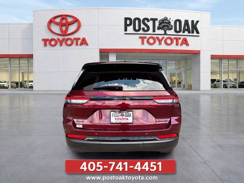 Used 2025 Jeep Grand Cherokee Limited w/ Black Appearance Package AWD/4WD image 9