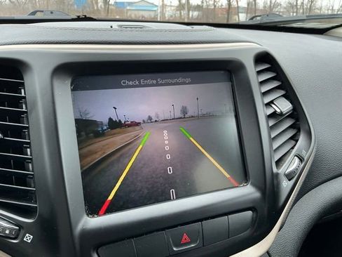 Used 2015 Jeep Cherokee Latitude w/ Comfort/Convenience Group image 29