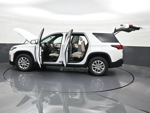 Used 2022 Chevrolet Traverse LS FWD image 33