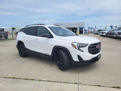 Used 2020 GMC Terrain SLT w/ Preferred Package FWD image 3