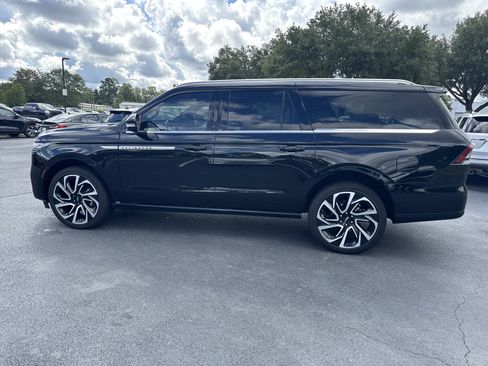 Used 2026 Lincoln Navigator L Reserve AWD/4WD image 9
