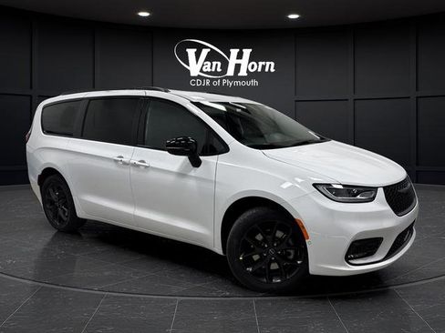 New 2026 Chrysler Pacifica Select image 39