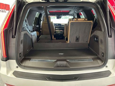 Used 2022 Cadillac Escalade Premium Luxury w/ Performance Package AWD/4WD image 13