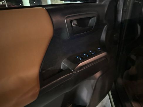 Used 2019 Toyota Tacoma SR5 image 27