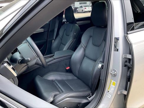 Used 2025 Volvo V90 B6 Cross Country Ultra w/ Protection Package Premier image 8