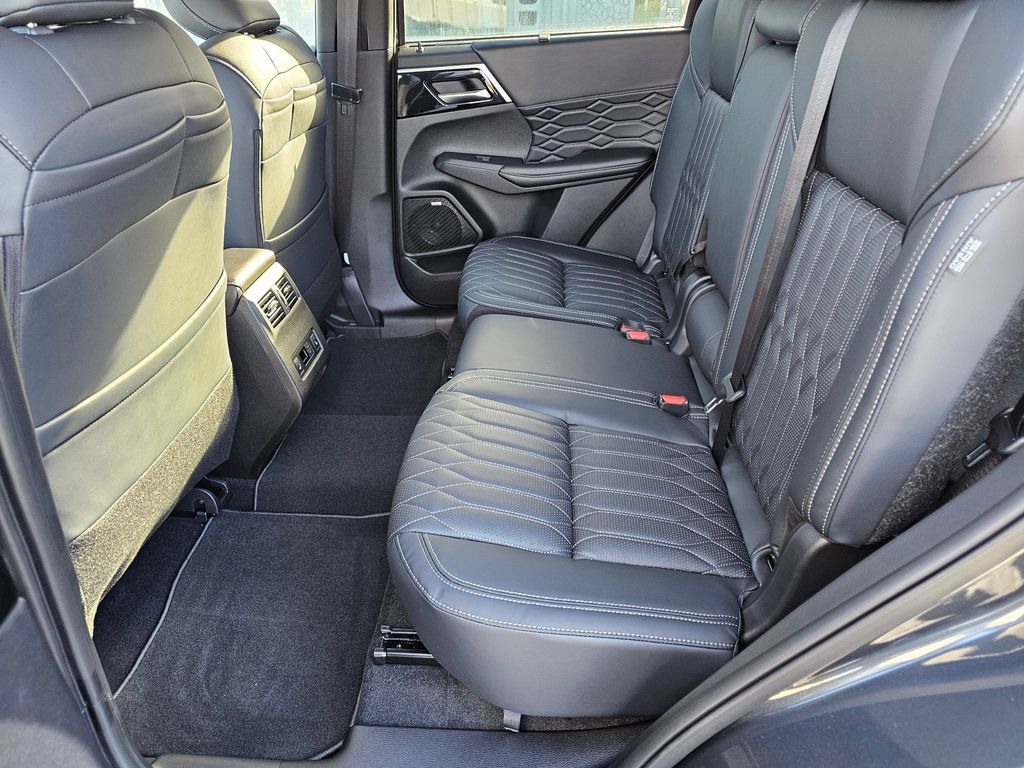 New 2026 Mitsubishi Outlander SEL AWD/4WD image 12