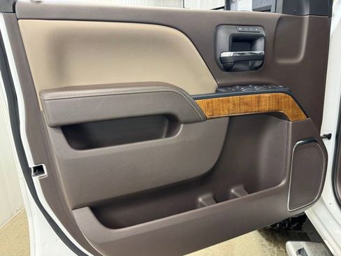 Used 2017 GMC Sierra 1500 SLT w/ Suspension Package, Off-Road image 9