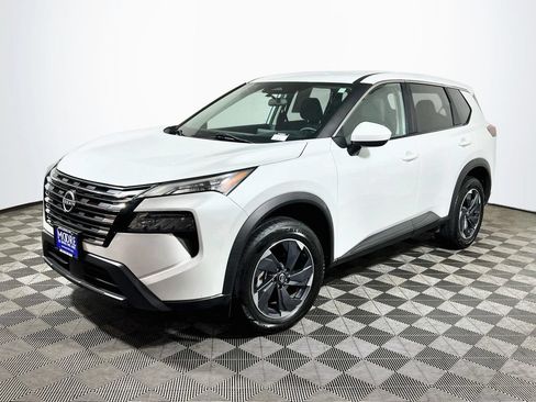 Used 2024 Nissan Rogue SV FWD image 3