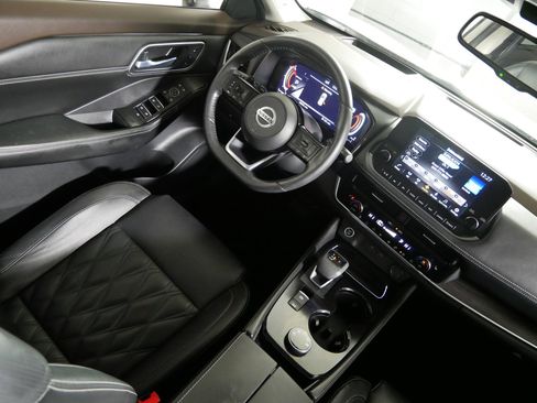 Used 2021 Nissan Rogue Platinum image 9