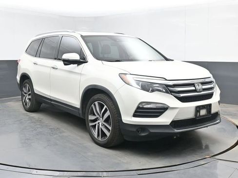Used 2018 Honda Pilot Touring image 2