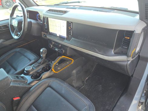 Used 2022 Ford Bronco Badlands image 30