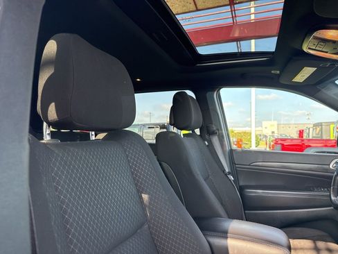 Used 2022 Jeep Grand Cherokee Laredo E w/ Security & Convenience Group image 34