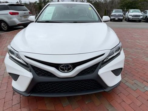 Used 2019 Toyota Camry L image 4