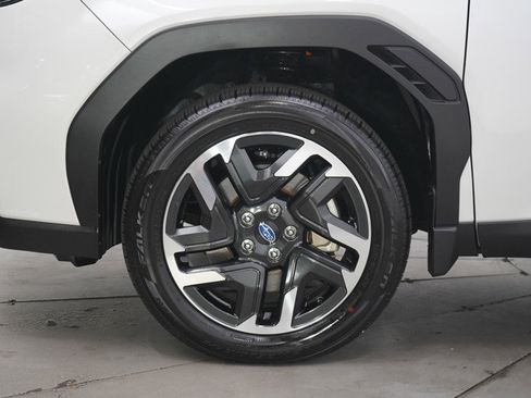 Used 2025 Subaru Forester Limited image 29