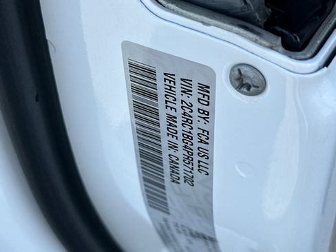 Used 2023 Chrysler Pacifica Touring-L FWD image 28