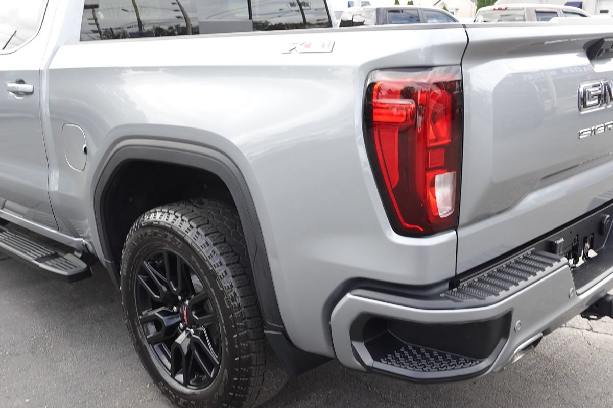 Used 2024 GMC Sierra 1500 Elevation w/ Elevation Premium Package AWD/4WD image 10