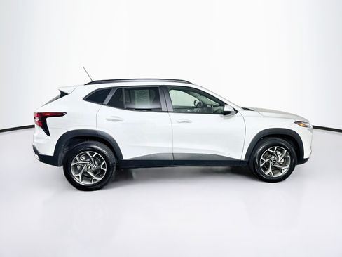 Used 2025 Chevrolet Trax LT w/ LT Convenience Package FWD image 10