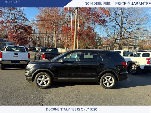 Used 2017 Ford Explorer XLT w/ Equipment Group 202A image 5