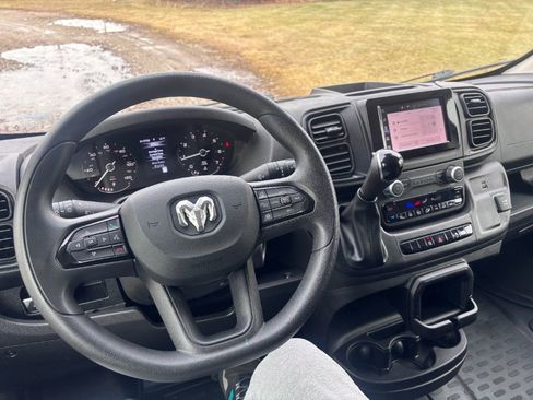 Used 2025 RAM ProMaster 2500 w/ Convenience Group image 17