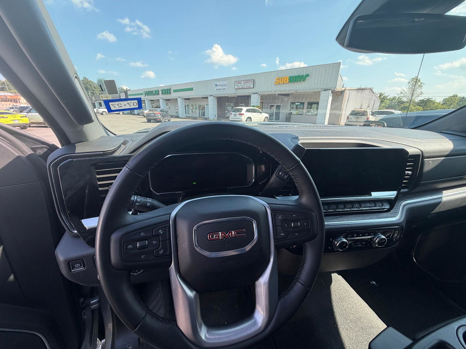 Used 2026 GMC Sierra 1500 SLT AWD/4WD image 9