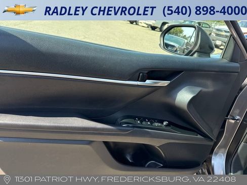 Used 2019 Toyota Camry LE image 9