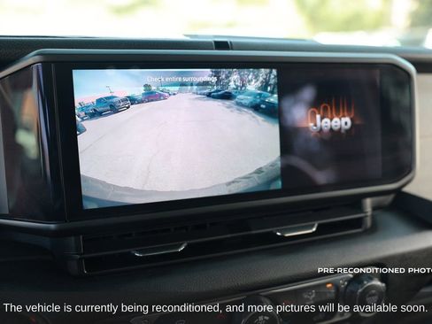 Used 2024 Jeep Wrangler Unlimited AWD/4WD image 17