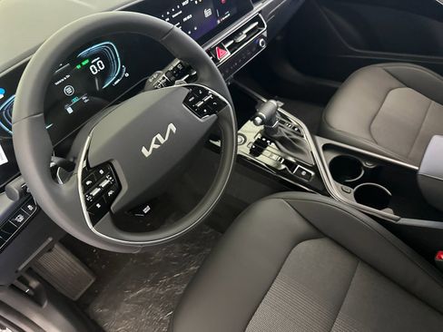 New 2026 Kia Niro EX FWD image 10