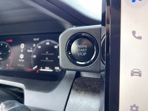 Used 2025 Toyota Tacoma Limited image 15