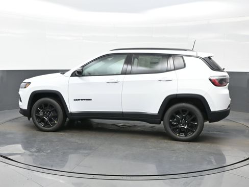 New 2026 Jeep Compass Latitude AWD/4WD image 4