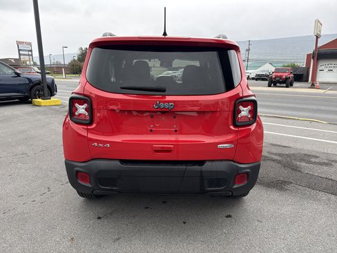 Used 2019 Jeep Renegade Latitude w/ Cold Weather Group AWD/4WD image 4