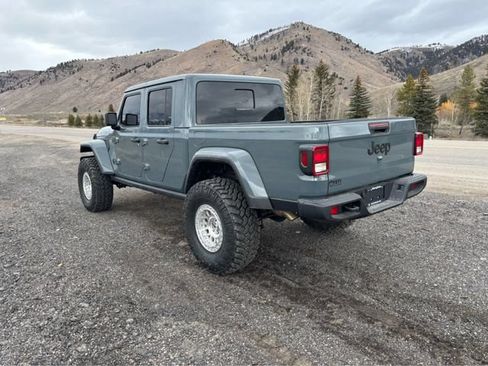 Used 2025 Jeep Gladiator Sport AWD/4WD image 5